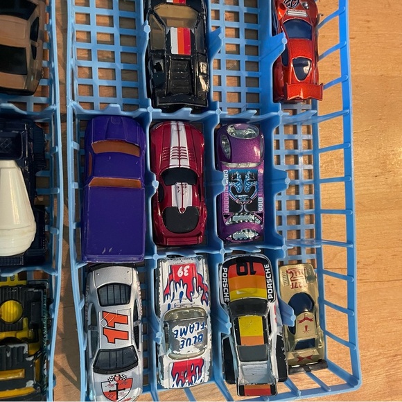 Vintage 1983 Matchbox Collectors Carry Case W/trays Plus 20 Cars (as Is) - Picture 3 of 5